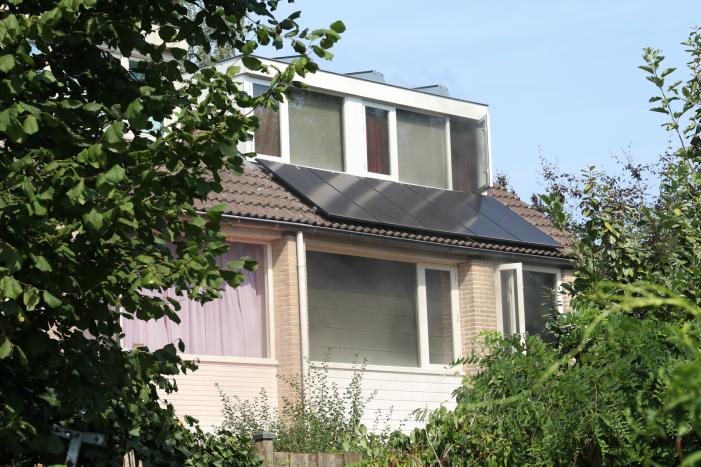 Woning tijdelijk onbewoonbaar na brand in slaapkamer