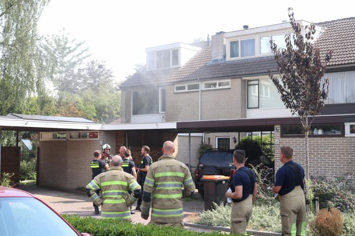 Woning tijdelijk onbewoonbaar na brand in slaapkamer