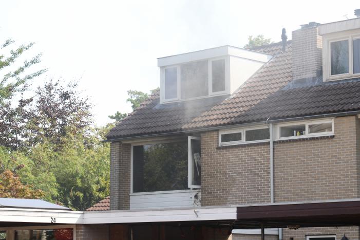 Woning tijdelijk onbewoonbaar na brand in slaapkamer