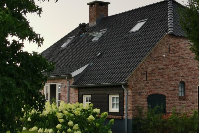 Dak woning vat vlam