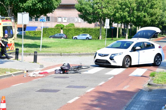 E-biker gewond na botsing met auto