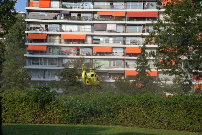 Persoon overleden na brand in flatwoning