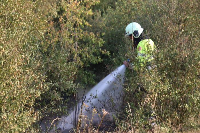 Stuk bos naast zweefvliegclub Volkel vliegt in brand