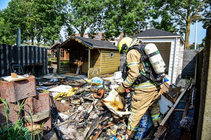 Rommel in achtertuin vliegt in brand