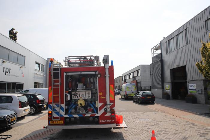 Onderzoek naar brandgerucht in bedrijfspand