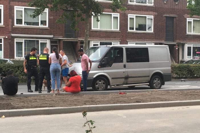 Bestelbus botst op voorganger
