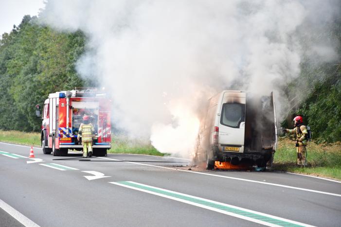 Bestelbus Vliegt In Brand En Bestuurder Loopt Brandwonden Op Gooiseweg N305 Biddinghuizen Bestelbus Vliegt In Brand En Bestuurder Loopt Brandwonden Op Gooiseweg N305 Biddinghuizen