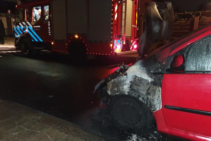 Auto brandt uit
