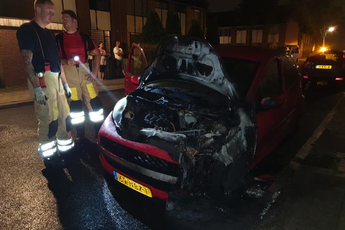 Auto brandt uit