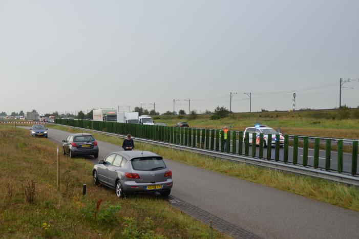 Snelweg dicht na forse aanrijding met vrachtwagen