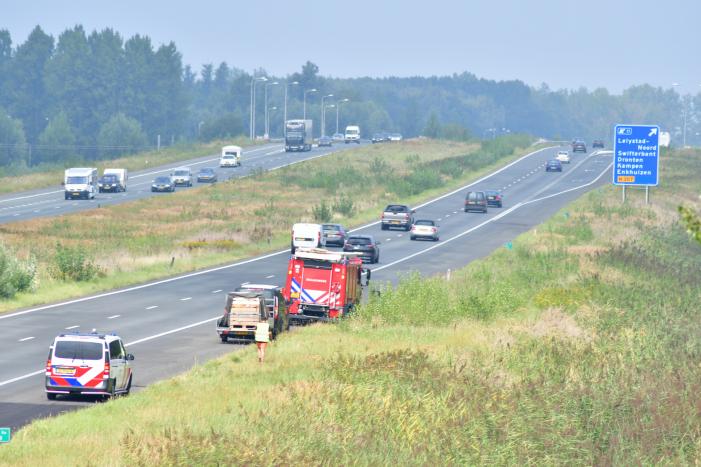 Bestuurder ziet rokende aanhanger