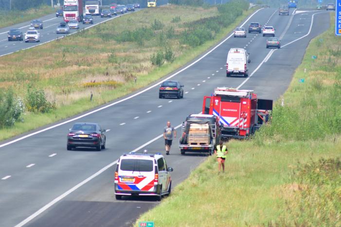 Bestuurder ziet rokende aanhanger