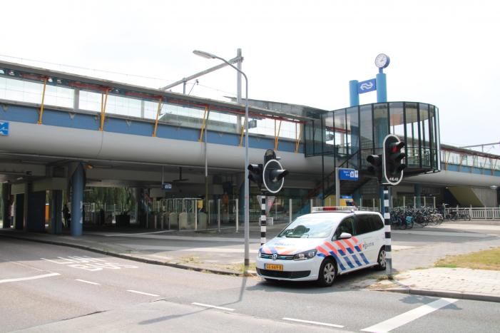 Zoekactie naar verdachte nabij station Parkwijk