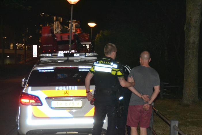 Man aangehouden bij woningbrand