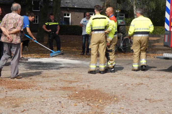 Personenauto in botsing met tractor