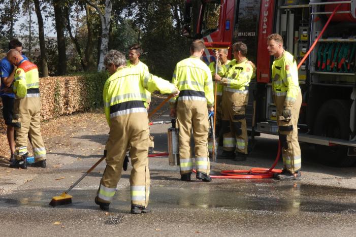 Personenauto in botsing met tractor