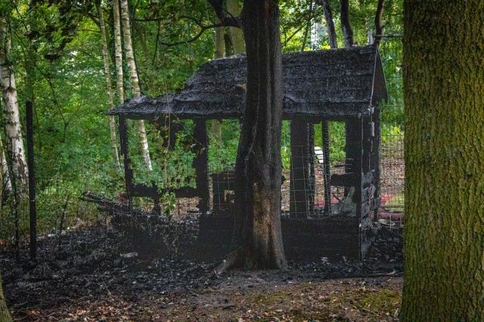 Verdachten gezocht na mogelijk brandstichting