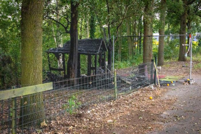 Verdachten gezocht na mogelijk brandstichting