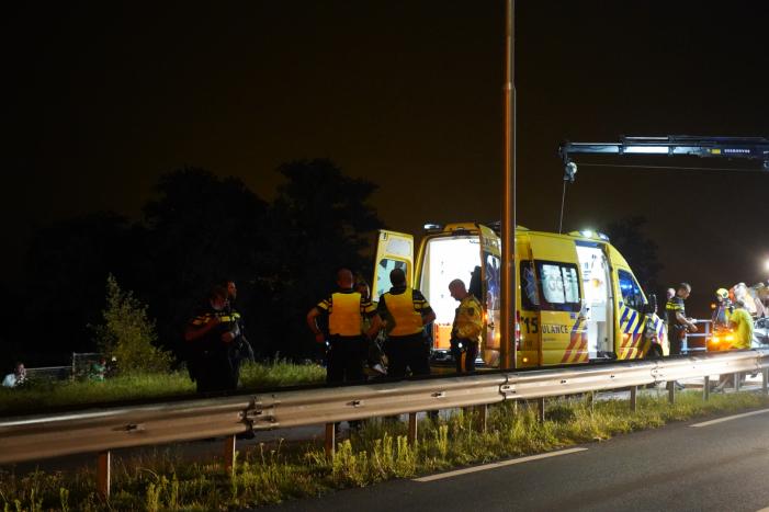 Bestuurder overleden nadat auto te water is geraakt