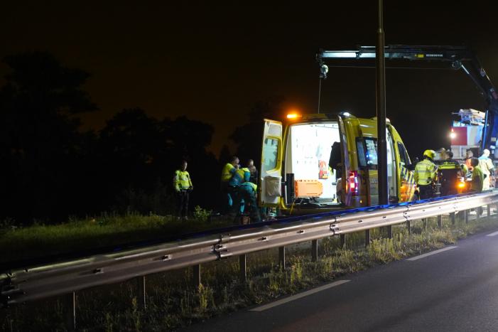 Bestuurder overleden nadat auto te water is geraakt
