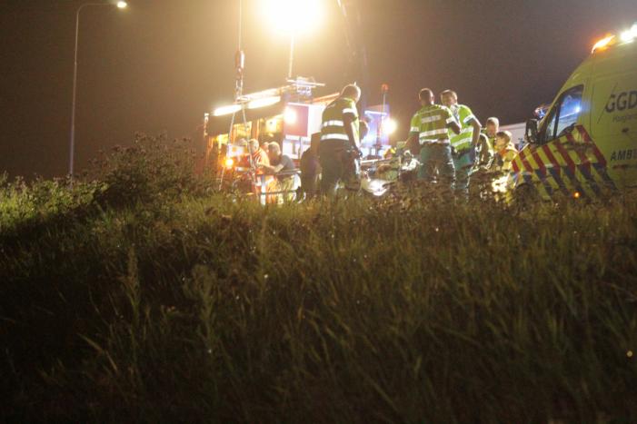 Bestuurder overleden nadat auto te water is geraakt