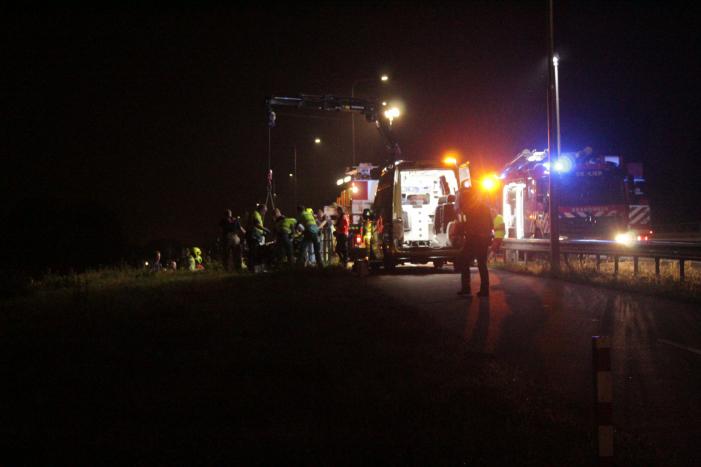 Bestuurder overleden nadat auto te water is geraakt