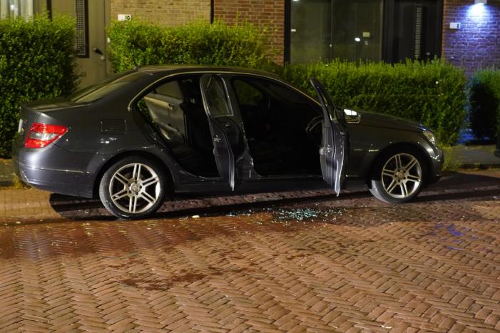 Auto in brand gestoken