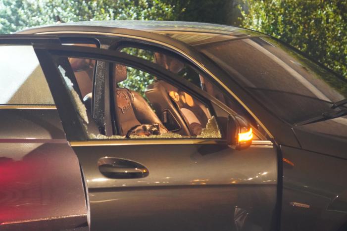 Auto in brand gestoken