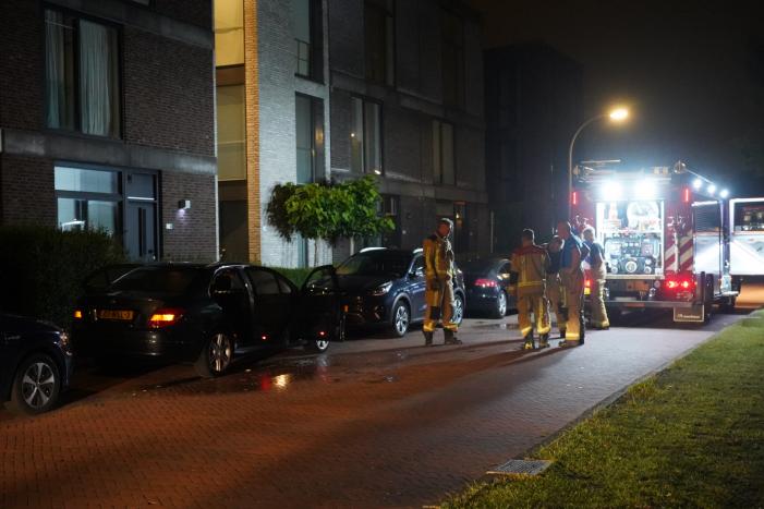 Auto in brand gestoken