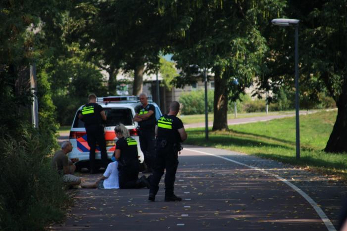 Agenten stabiliseren nek van slachtoffer