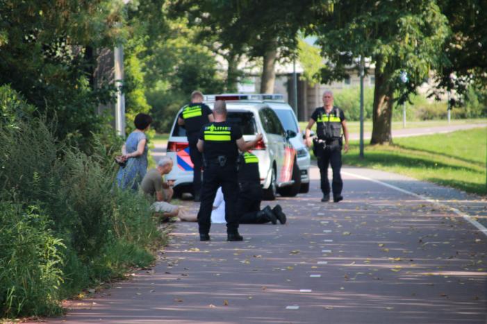Agenten stabiliseren nek van slachtoffer