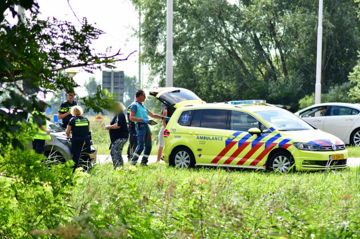 Vrouw gewond bij verkeersongeval met twee auto's