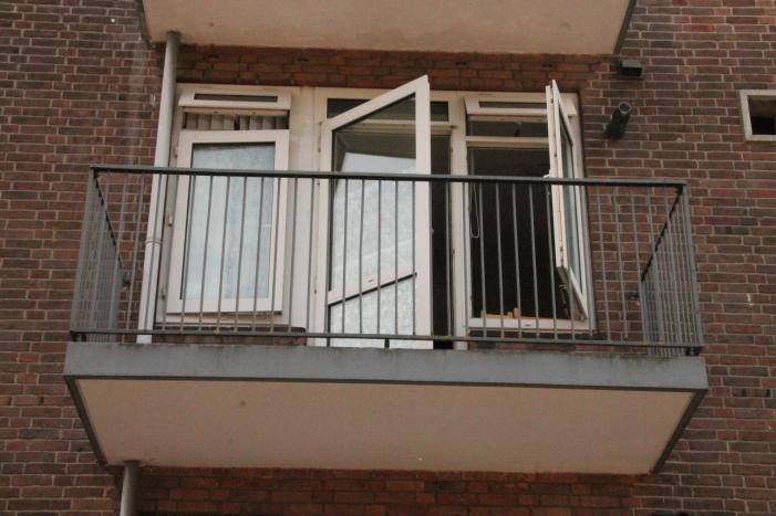 Brand in keuken van flatwoning