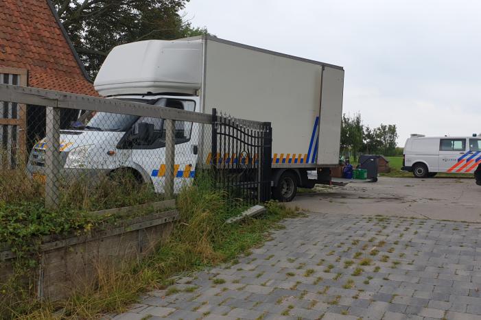 Hennepkwekerij aangetroffen en ontmanteld