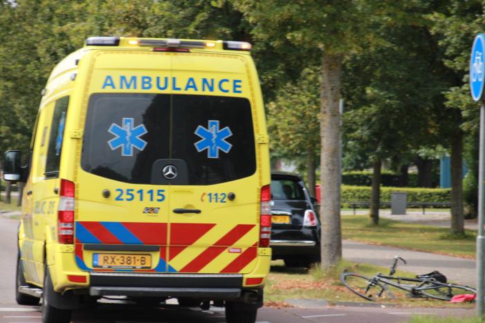 Fietser raakt gewond bij aanrijding met auto in Parkwijk