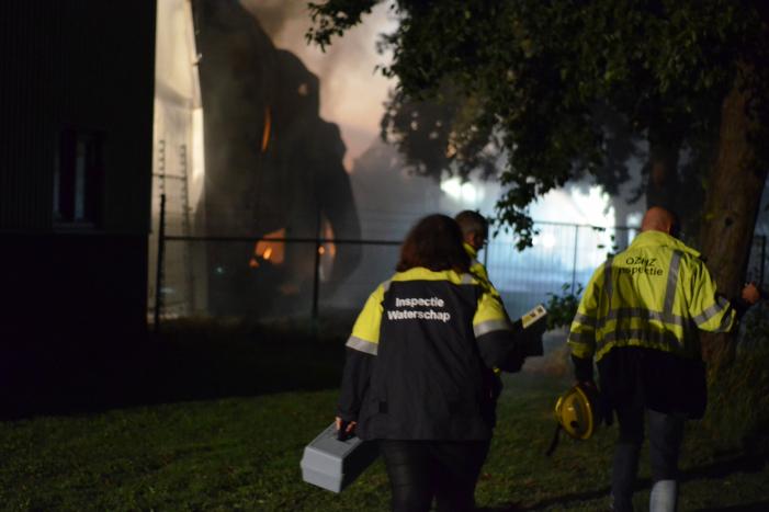 Bedrijfsverzamelgebouw verwoest door grote uitslaande brand