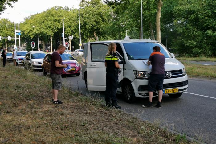Botsing tijdens afslaan verkeer