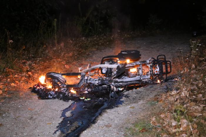 Scooter volledig uitgebrand