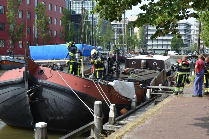 Één gewonde bij brand op schip