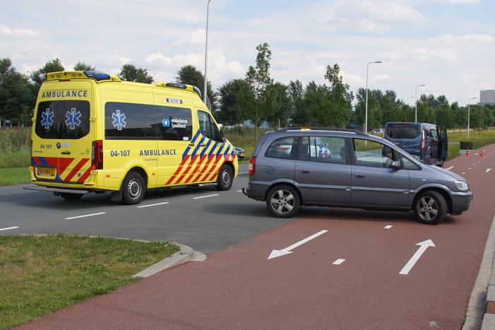 #Zwolle Fietser gewond na aanrijding met afslaande auto Boeierweg Zwolle.