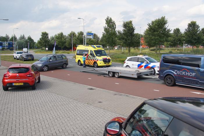Fietser gewond na aanrijding met afslaande auto