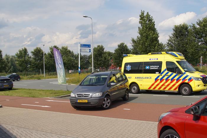 Fietser gewond na aanrijding met afslaande auto