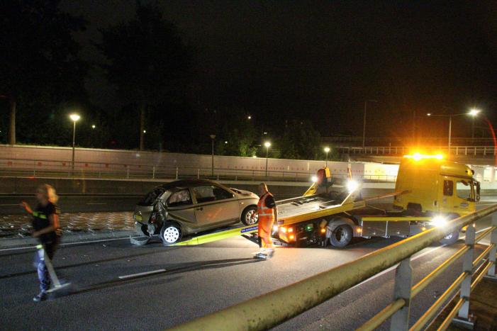 Flinke schade na botsing met lantarenpaal