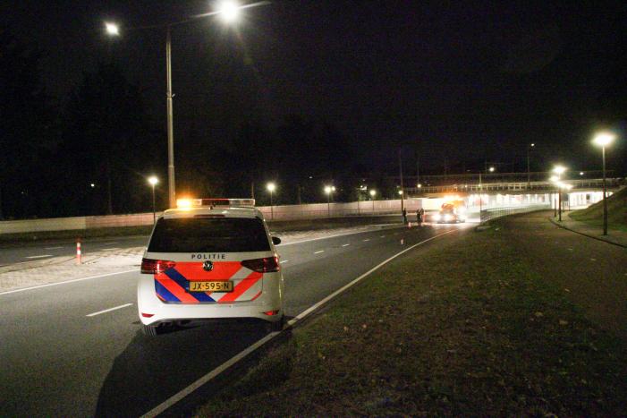 Flinke schade na botsing met lantarenpaal