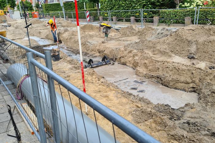Waterleiding stuk getrokken bij graafwerkzaamheden