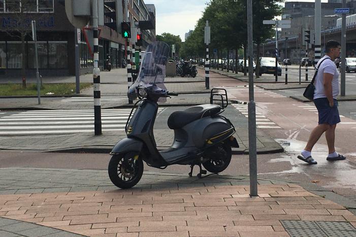 Scooterrijder raakt gewond bij val op fietspad