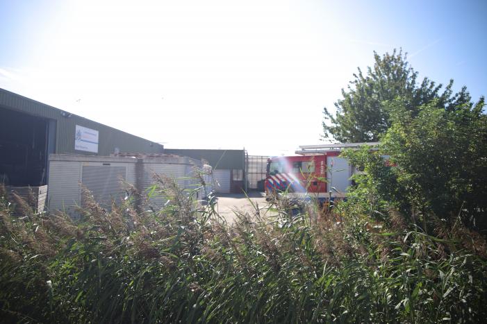 Schermdoek vat vlam in kwekerij Spekflowers