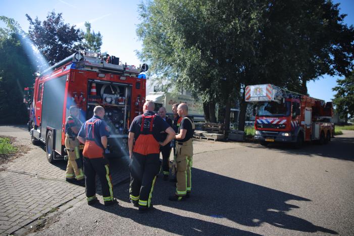 Schermdoek vat vlam in kwekerij Spekflowers