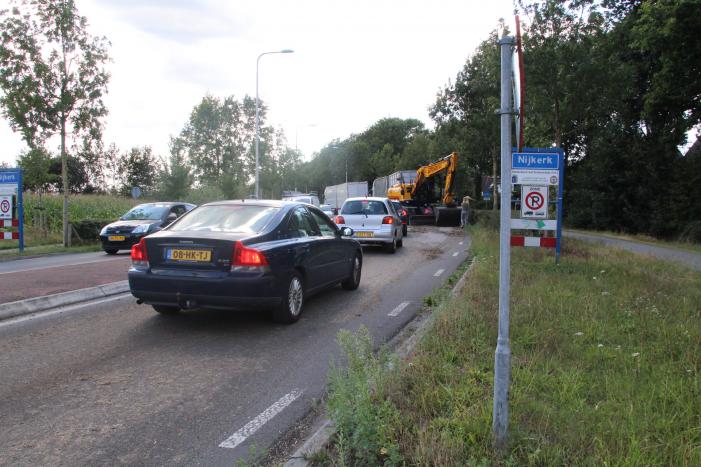 Vrachtwagen verliest lading met stront