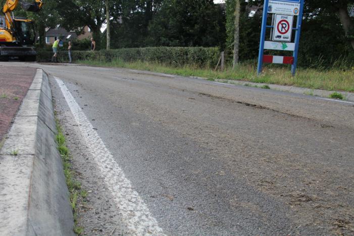 Vrachtwagen verliest lading met stront
